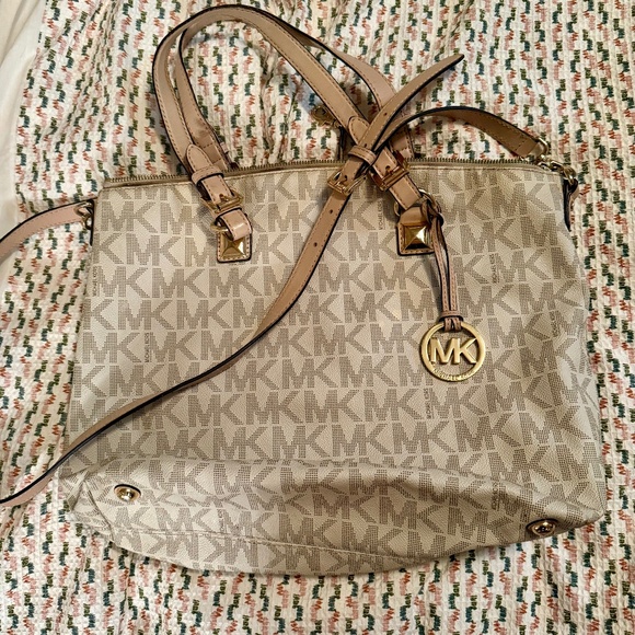 Michael Kors - Picture 1 of 6